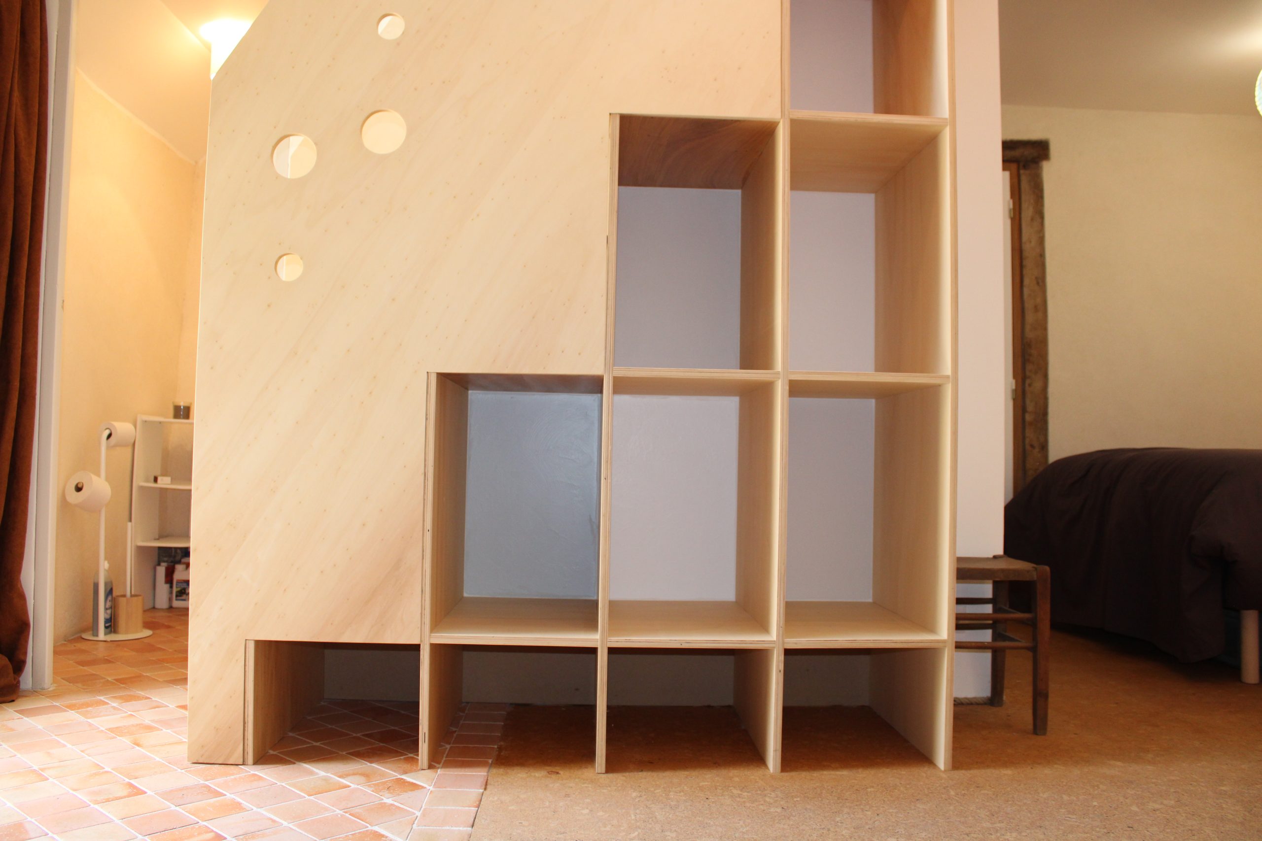 Photo - La Norre -rangement - niches- échelle de meunier - liège- terre cuite